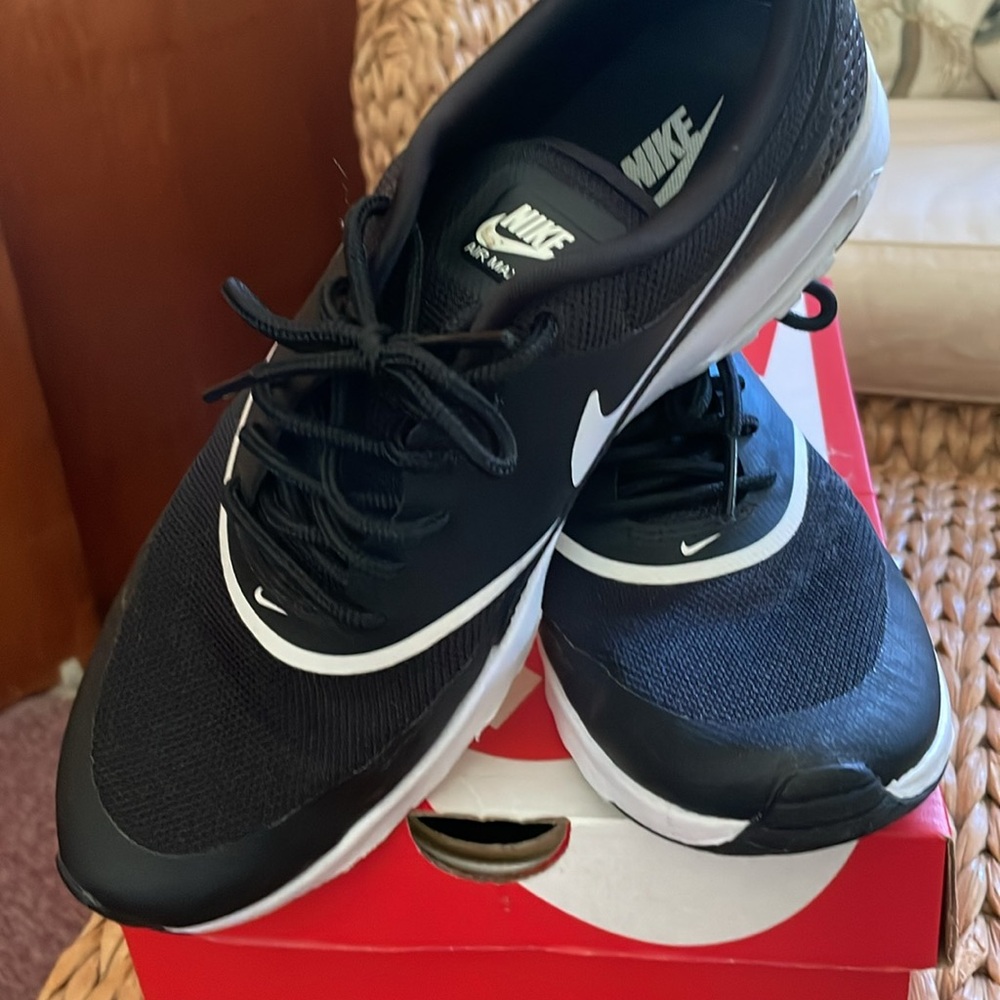 Nike Air Max Thea Women's Black Sneakers - Picture 7 of 7